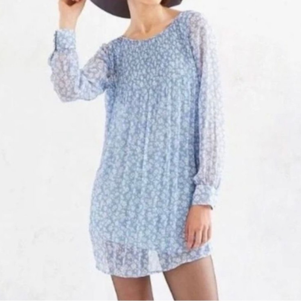 Urban Outfitters Kimchi Blue long sleeve floral blue dress size medium. …